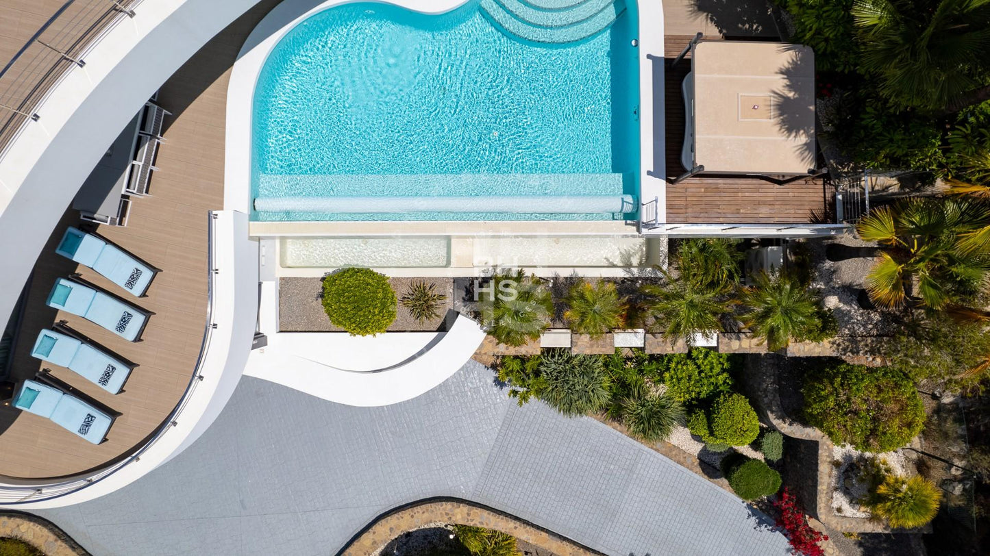 Luxurious 3-Level Retreat with Breathtaking Views in Altea Hills, Altea: Your Ultimate Haven Awaits