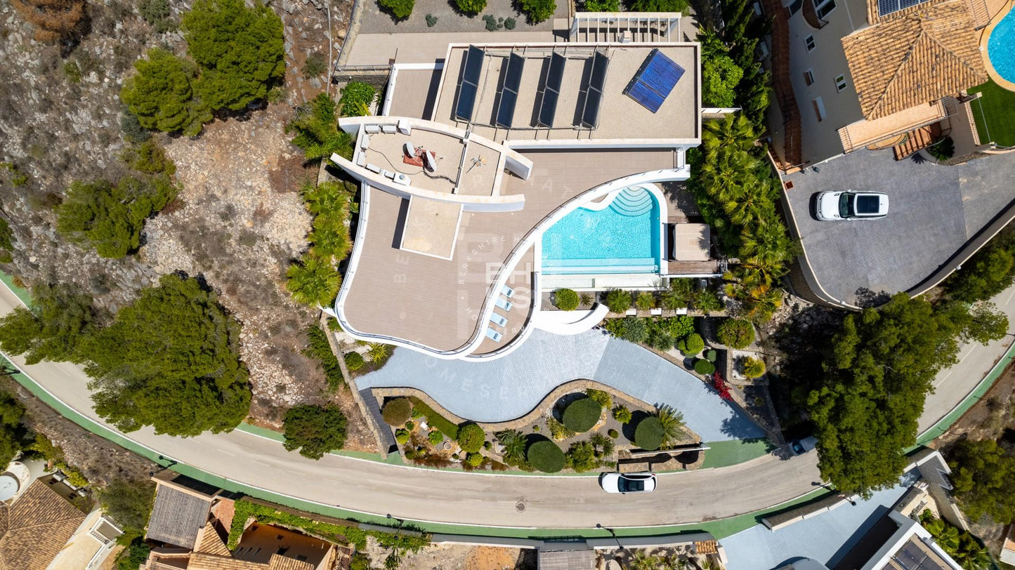 Luxurious 3-Level Retreat with Breathtaking Views in Altea Hills, Altea: Your Ultimate Haven Awaits