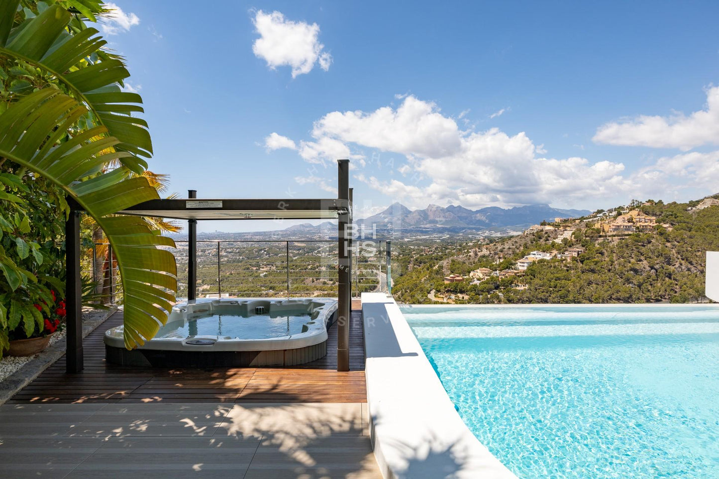 Luxurious 3-Level Retreat with Breathtaking Views in Altea Hills, Altea: Your Ultimate Haven Awaits
