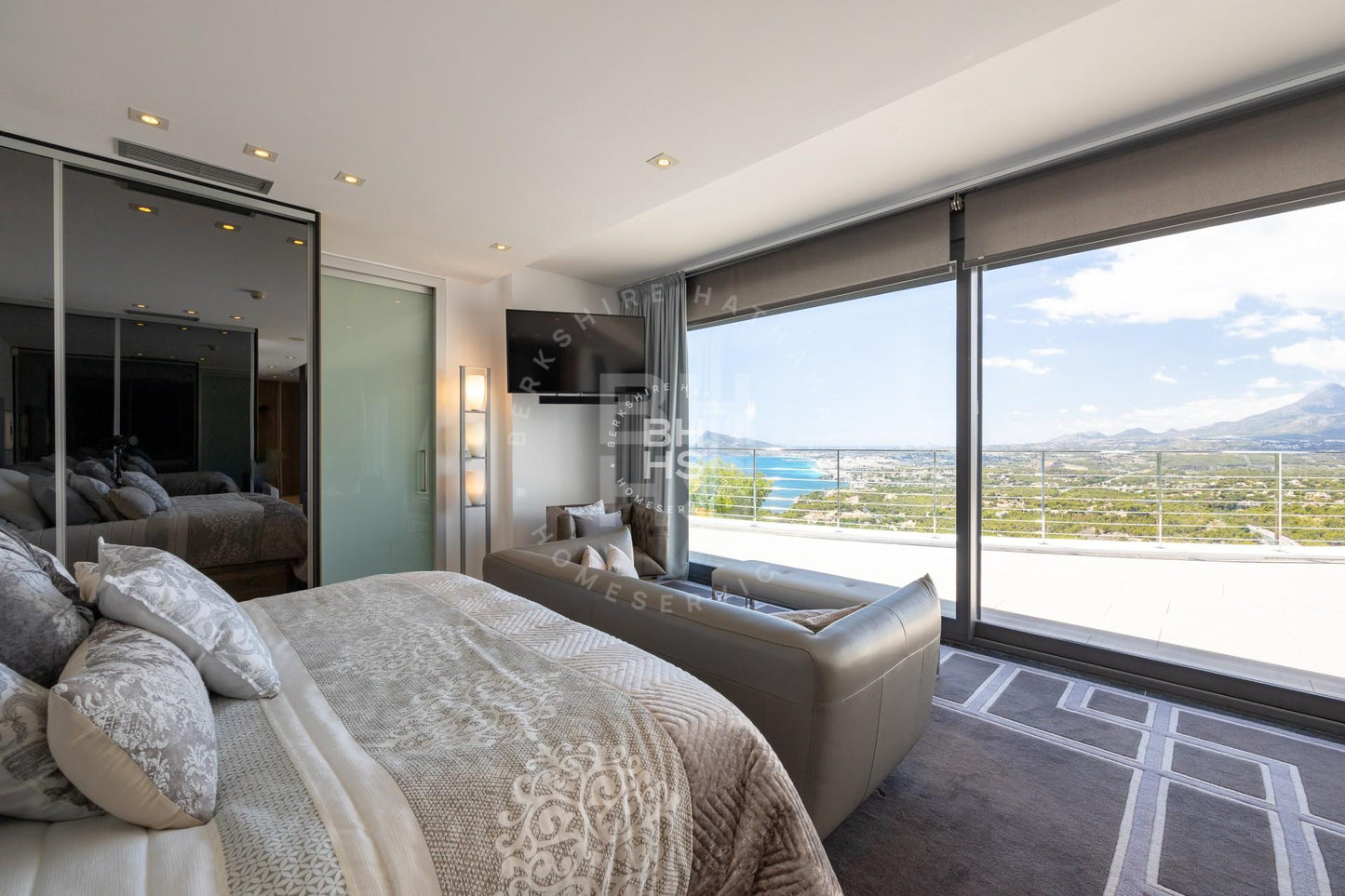 Luxurious 3-Level Retreat with Breathtaking Views in Altea Hills, Altea: Your Ultimate Haven Awaits