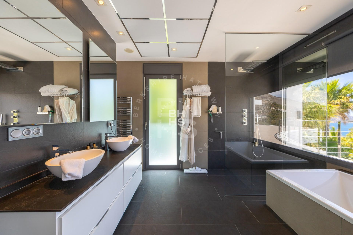 Luxurious 3-Level Retreat with Breathtaking Views in Altea Hills, Altea: Your Ultimate Haven Awaits