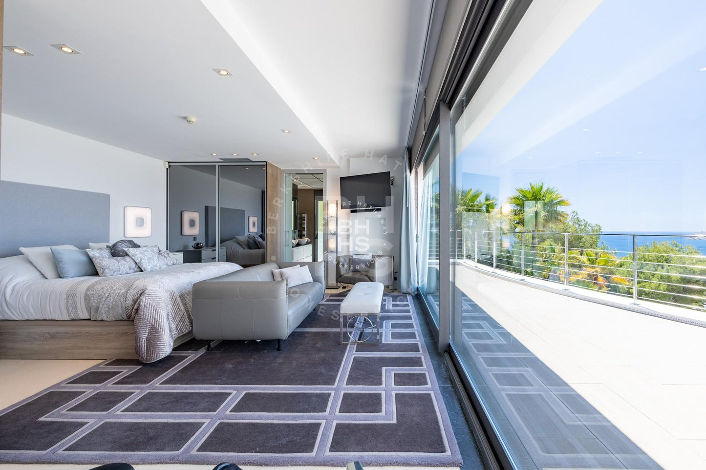 Luxurious 3-Level Retreat with Breathtaking Views in Altea Hills, Altea: Your Ultimate Haven Awaits