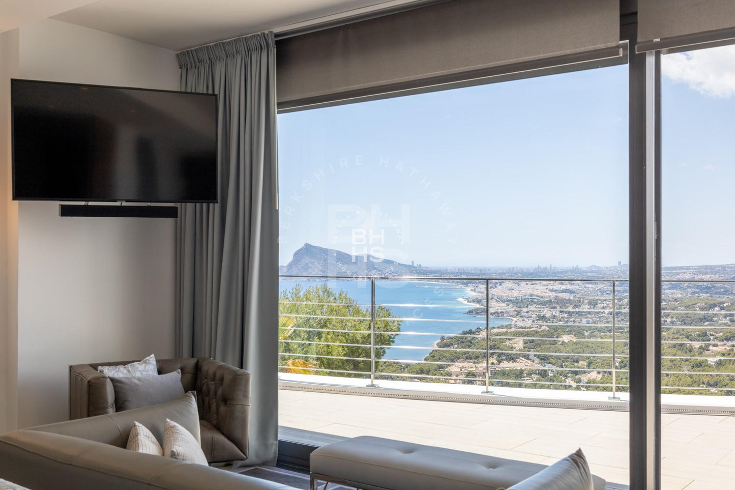 Luxurious 3-Level Retreat with Breathtaking Views in Altea Hills, Altea: Your Ultimate Haven Awaits