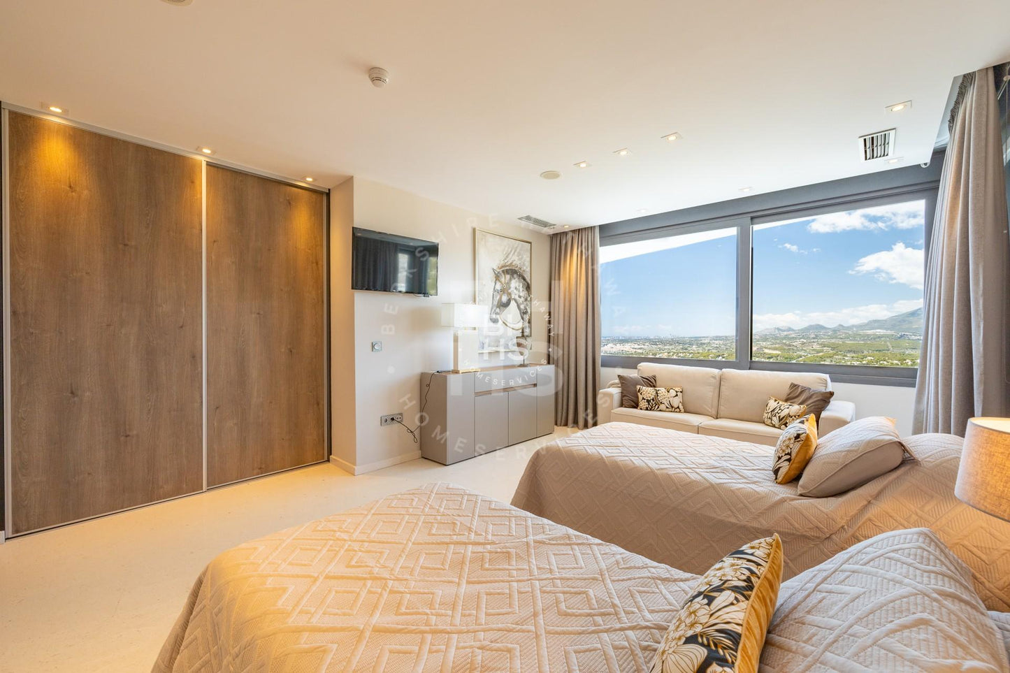 Luxurious 3-Level Retreat with Breathtaking Views in Altea Hills, Altea: Your Ultimate Haven Awaits