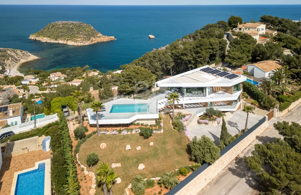Villa aan de kust met uitzicht op zee